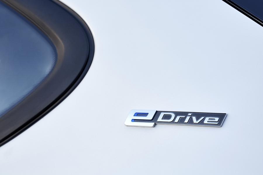 Логотип BMW 225xe Active Tourer iPerformance (F45) 2018 года  (WW) (фото 21 из 71)